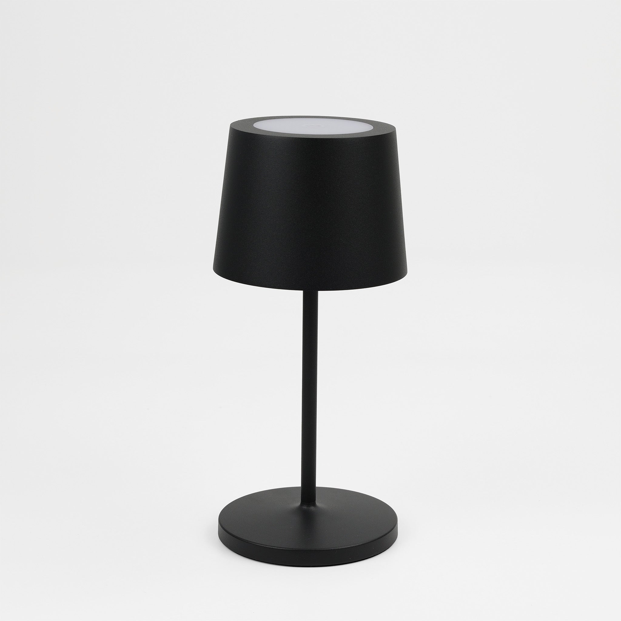 GO Mini Tischleuchte in Schwarz matt von Orange One – modernes Design mit Akku, dimmbar und ideal für Innen- und Außenbereiche.