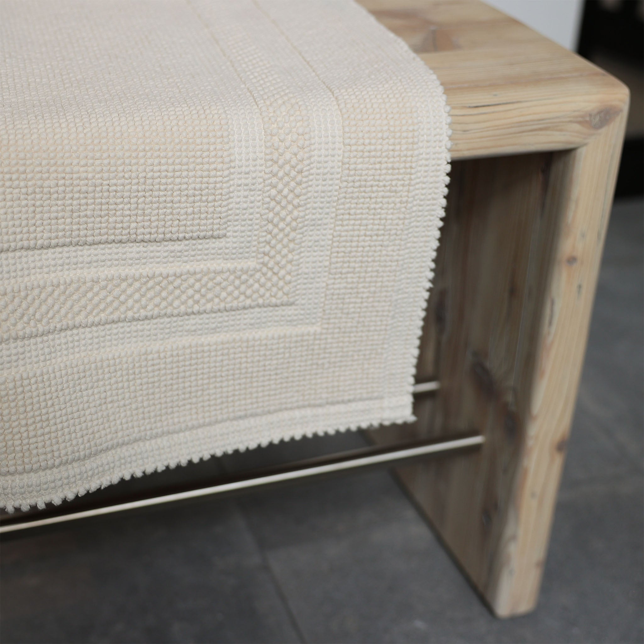 Pflegeleichte Badematte GALA70x120 von Rhomtuft mit edlem Rahmen und zeitlosem Design – passend für jedes Badambiente