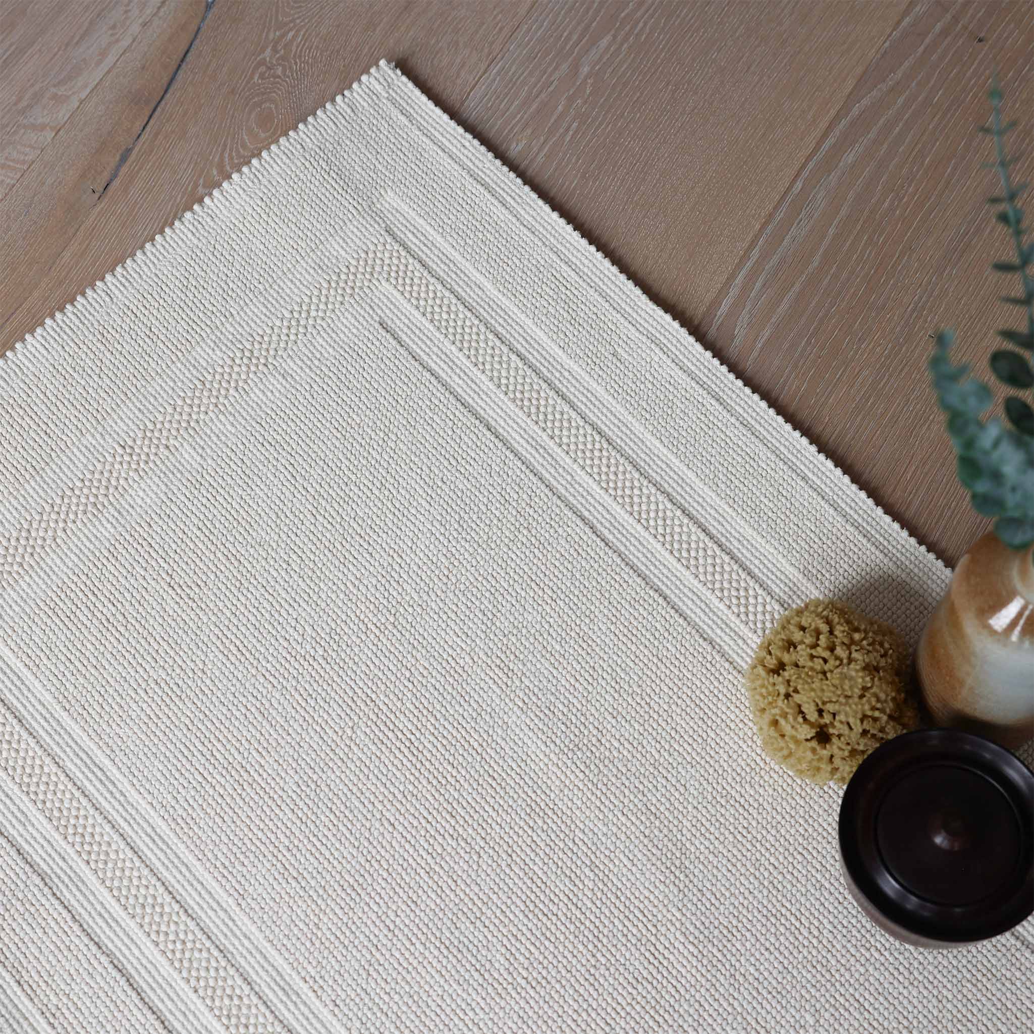 Design-Badematte GALA von Rhomtuft aus Baumwolle – Farbton Natur-Jasmin, besonders flauschig und langlebig