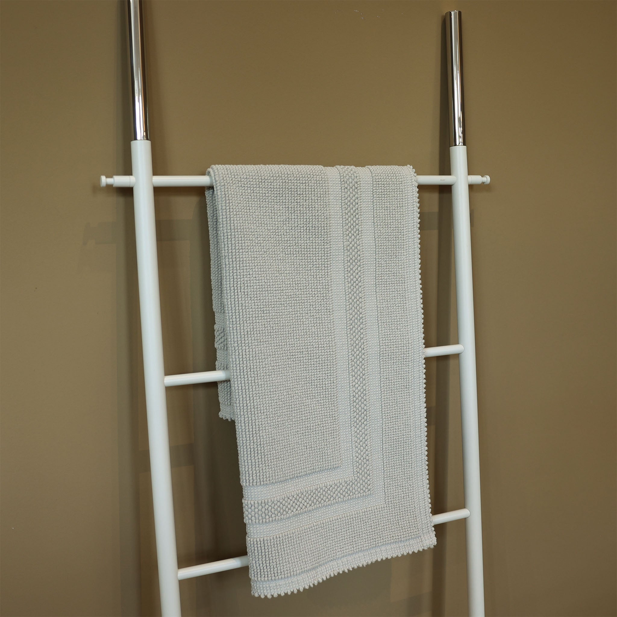 Rhomtuft GALA Badematte als stilvolles Wohnaccessoire im modernen Badezimmer – ideal für ein entspannendes Home Spa