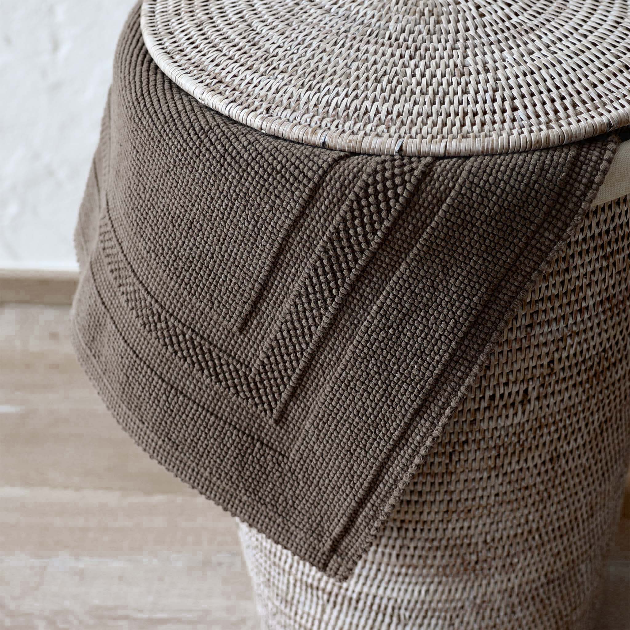 Taupefarbene Rhomtuft GALA Badematte im Wäschekorb – pflegeleicht, waschbar bis 60 °C und trocknergeeignet für langanhaltende Qualität