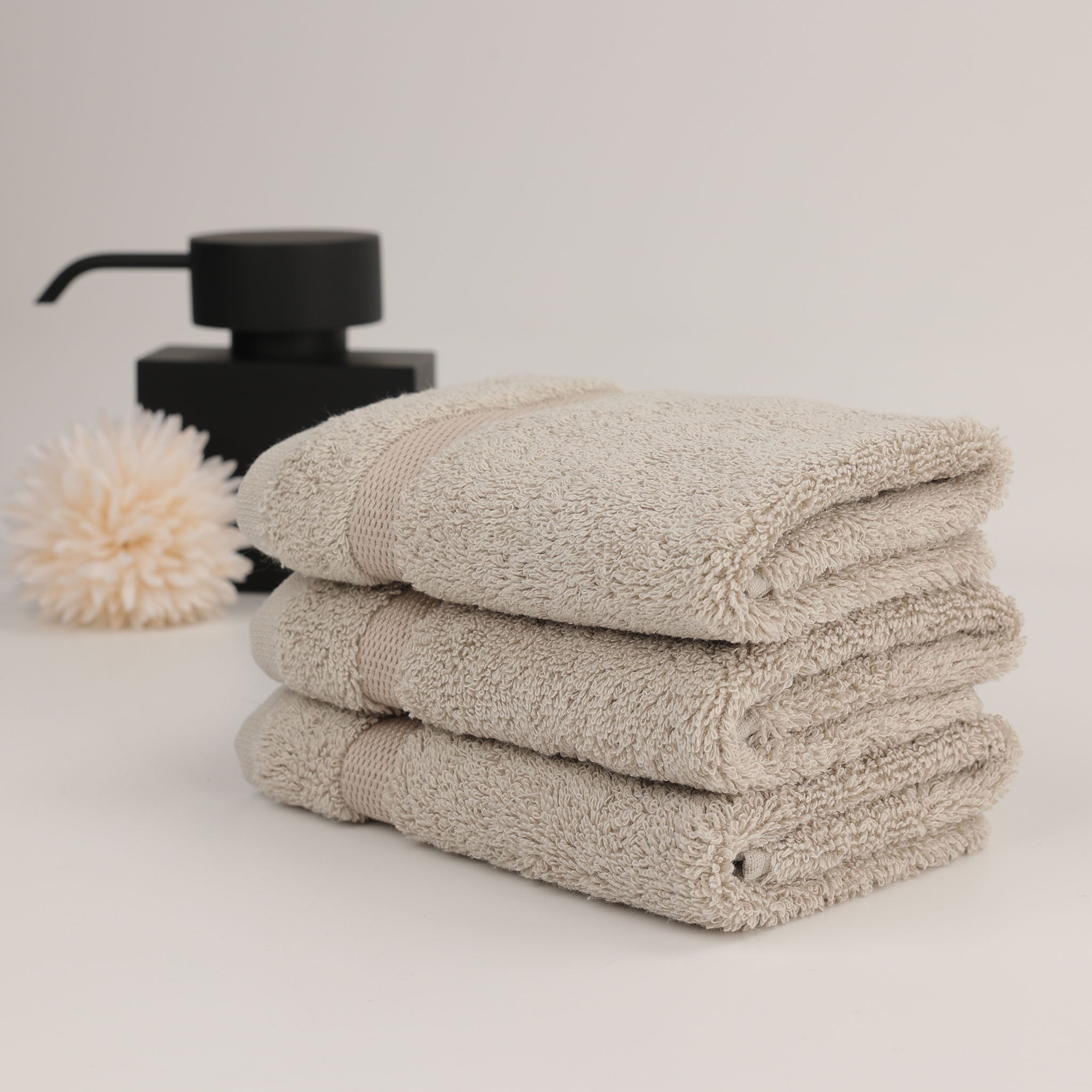 Kleines Rhomtuft Handtuch der Serie „Princess“ in 30x30 cm – ideal als Gästetuch oder Waschlappen, aus 100 % Baumwolle, besonders weich und saugstark, mit edler Borte.