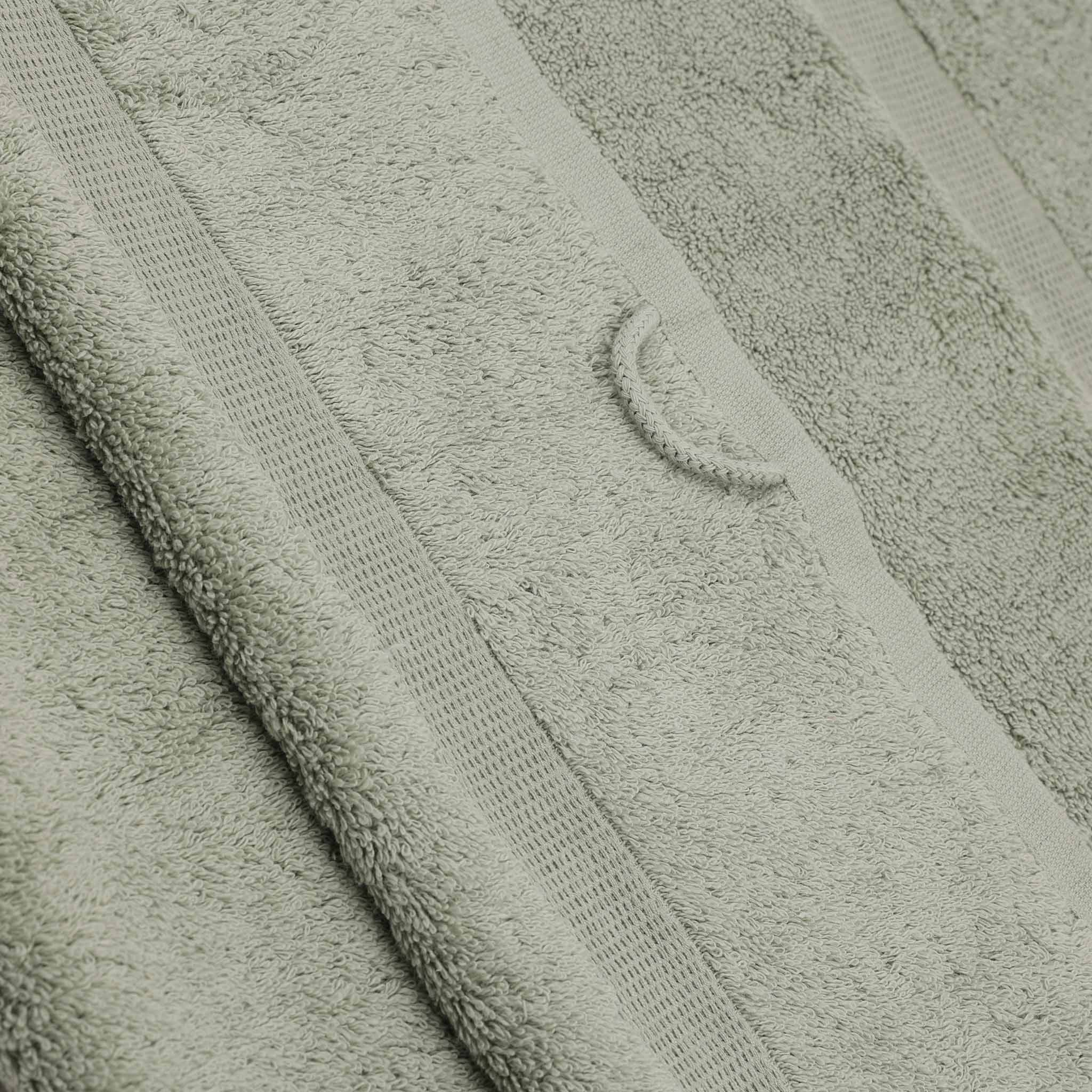 Grünes Handtuch in Jade-Ton von Rhomtuft – Frotteehandtuch 55x100 cm mit edler mercerisierter Borte