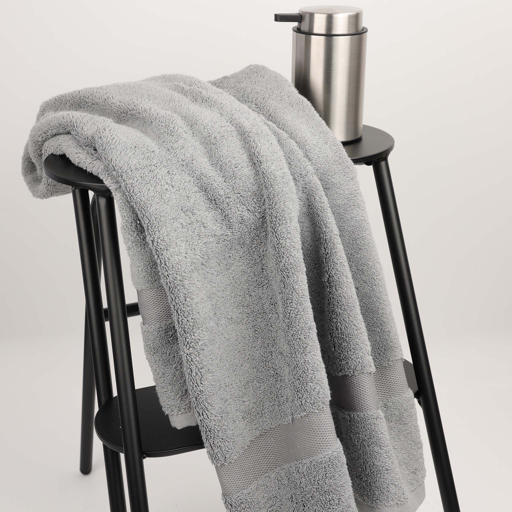 Großes Duschtuch 70x130 cm aus der Kollektion Princess von Rhomtuft – flauschig, weich und extrem saugfähig, strapazierfähig für jeden Tag - Farbe Kiesel