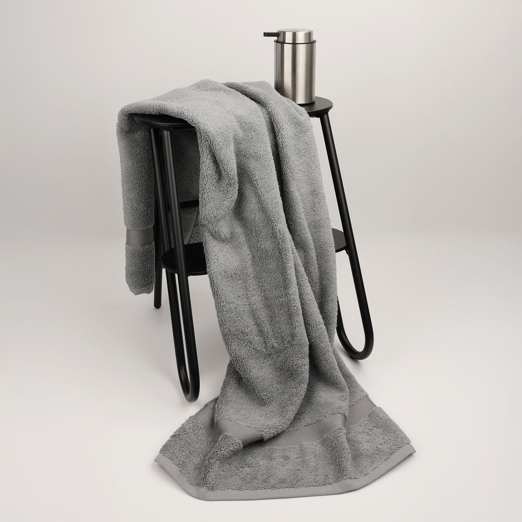 Extragflauschiges Badetuch Rhomtuft „Princess“ in Kiesel– aus 100 % Baumwolle, besonders voluminös, weich und elegant, perfekt für Spa-Momente oder Wellnessbereiche