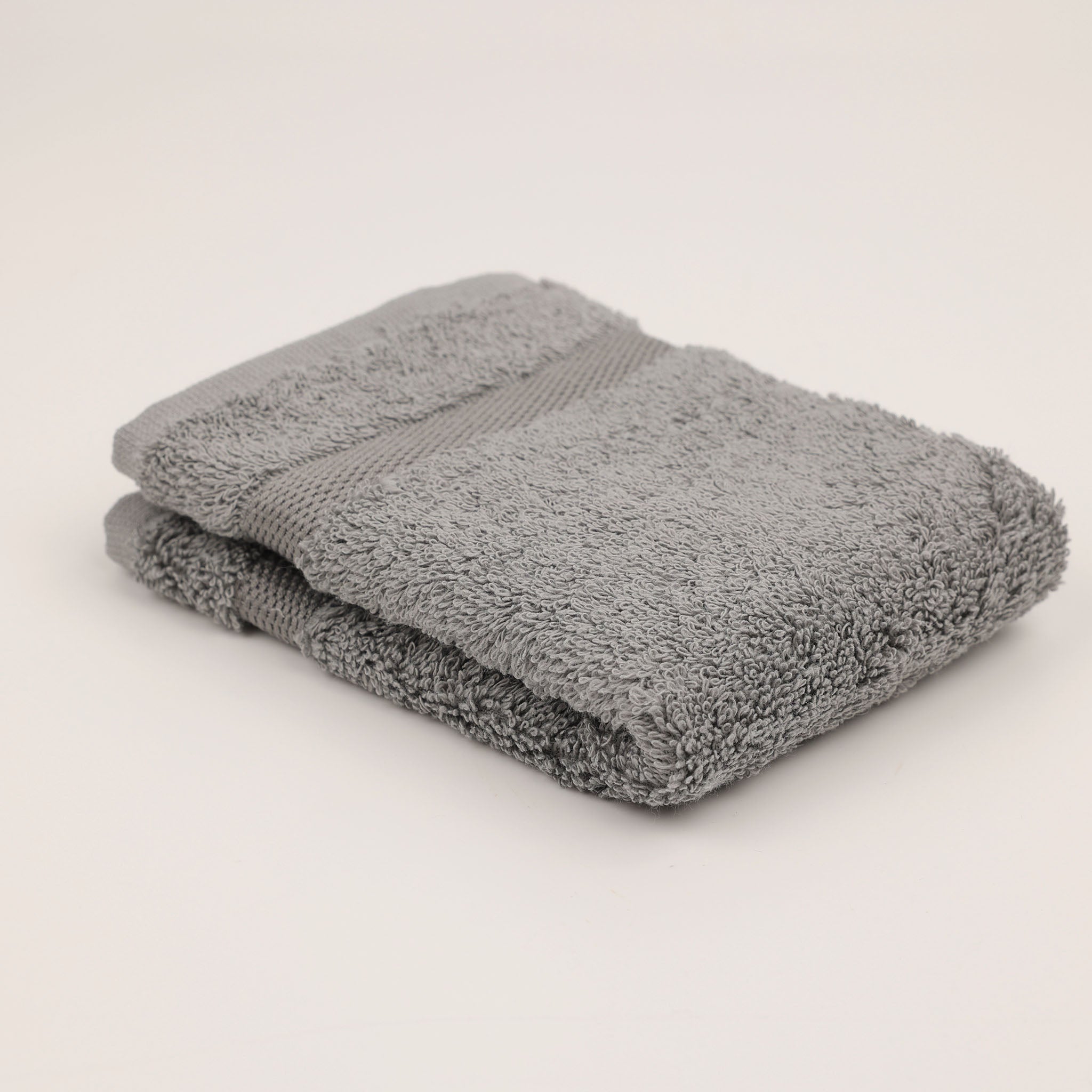 Graues Gästehandtuch in Kiesel-Ton von Rhomtuft – Frottierhandtuch 30x30 cm mit edler mercerisierter Borte
