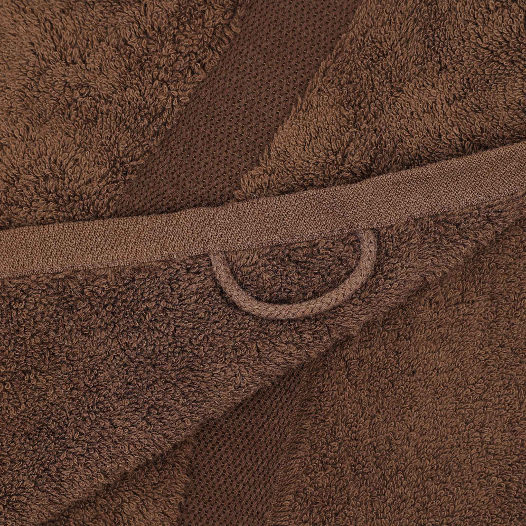 Braunes Handtuch in Mocca-Ton von Rhomtuft – Frottierhandtuch mit edler mercerisierter Borte und Aufhängeschlaufe