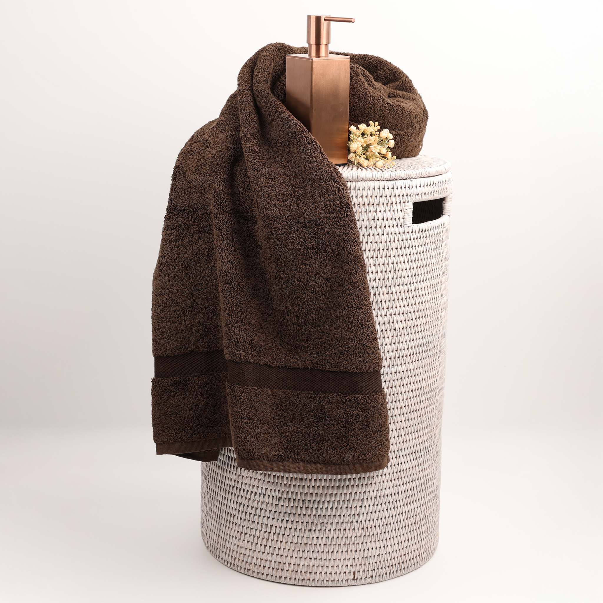 Luxuriöses Handtuch 95 x 180 cm in schwerer Frottierqualität – perfekte Größe für Spa, Sauna oder Bad, hergestellt von Rhomtuft