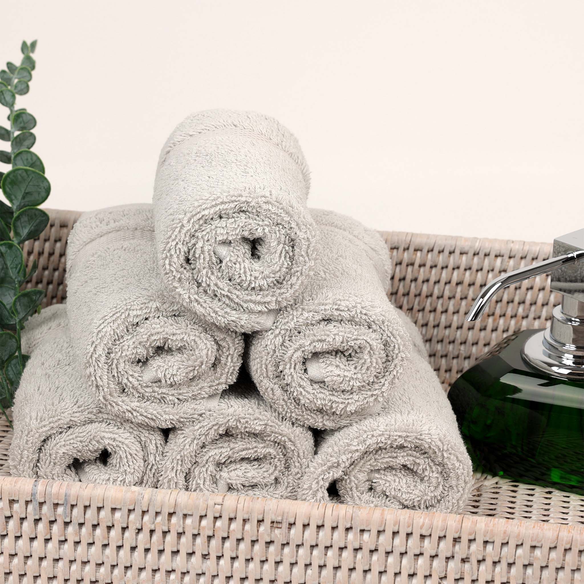 Natürliche Handtücher in der Farbe Perlgrau – Rhomtuft Princess 30x30 cm aus saugstarker Baumwolle mit edlem Finish für das Gästebad