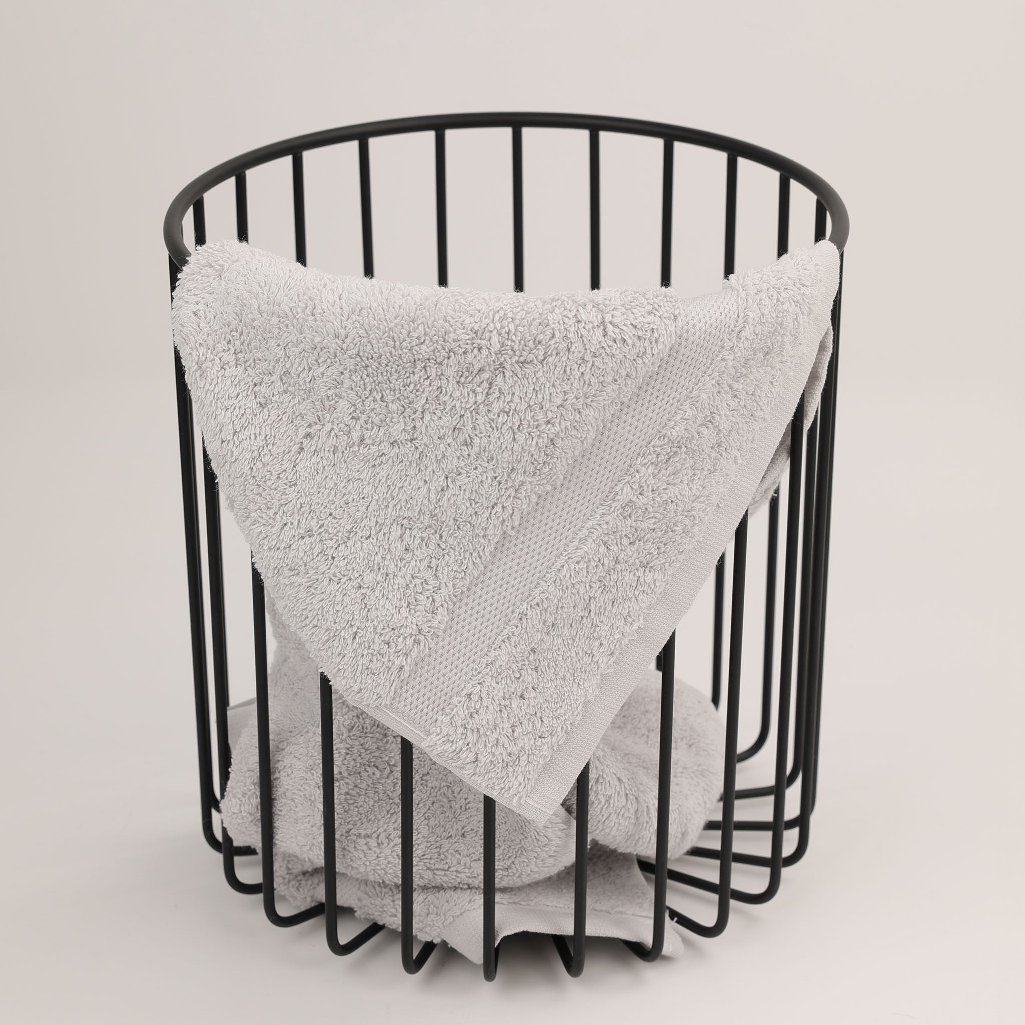 Rhomtuft Princess Handtuch in der Farbe Perlgrau – hochwertiges Frottee mit seidiger Baumwollborte