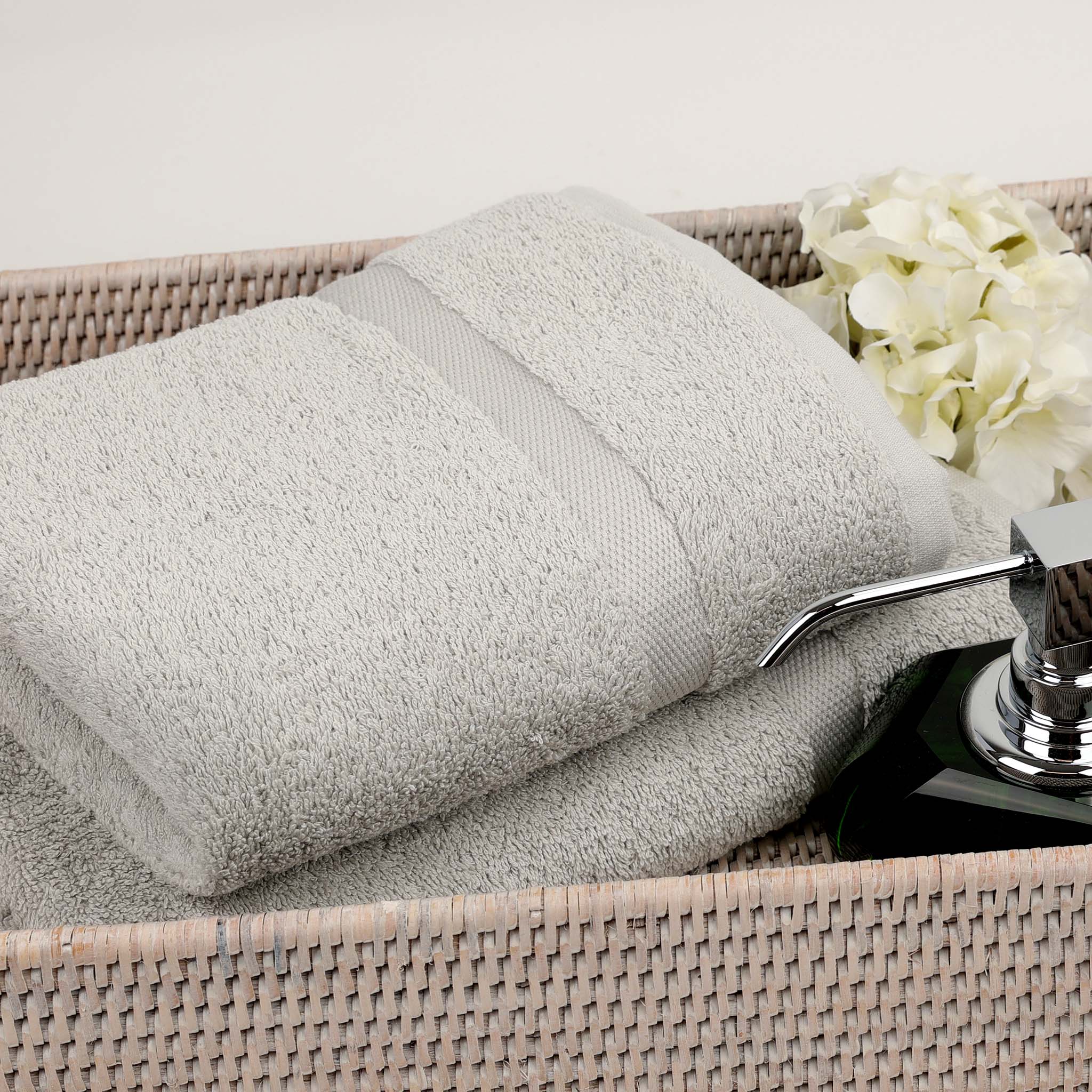 Perlgraues Handtuch 55x100 cm von Rhomtuft – Princess Serie aus reiner Baumwolle mit luxuriöser Haptik für ein angenehmes Gefühl auf der Haut