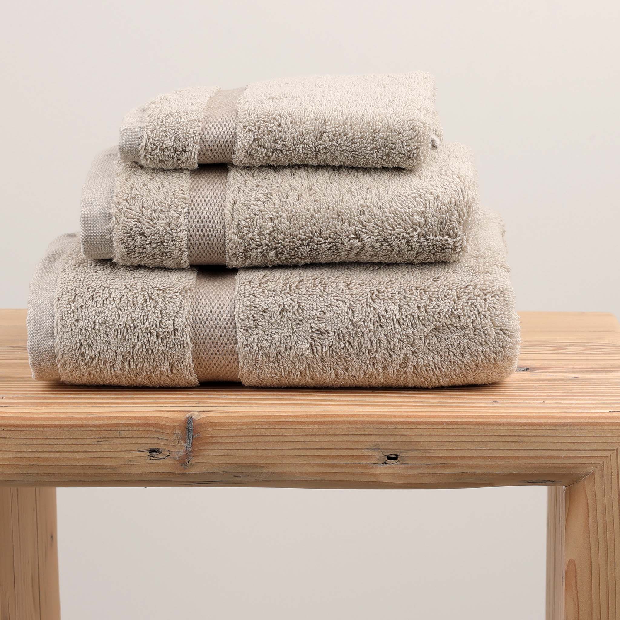 Handtuch „Princess“ von Rhomtuft in 55x100 cm – besonders flauschig, saugfähig und edel, ideal nach dem Duschen oder Baden, mit luxuriösem Volumen