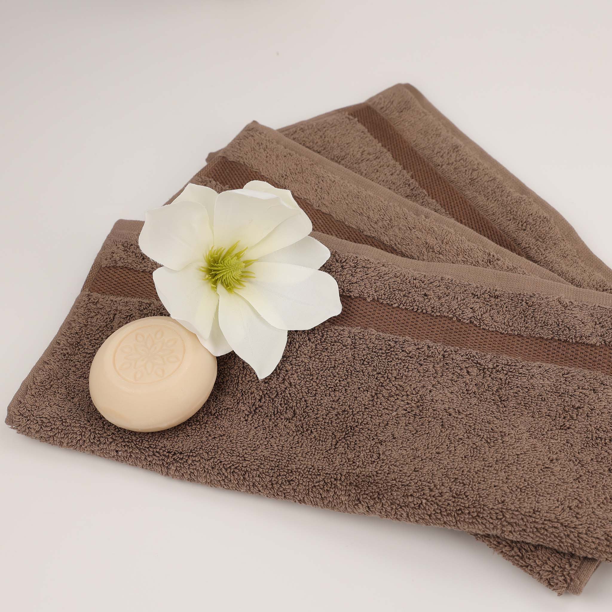 Gästehandtuch in Taupe-Ton von Rhomtuft – Frottierhandtuch 30x30 cm mit edler mercerisierter Borte