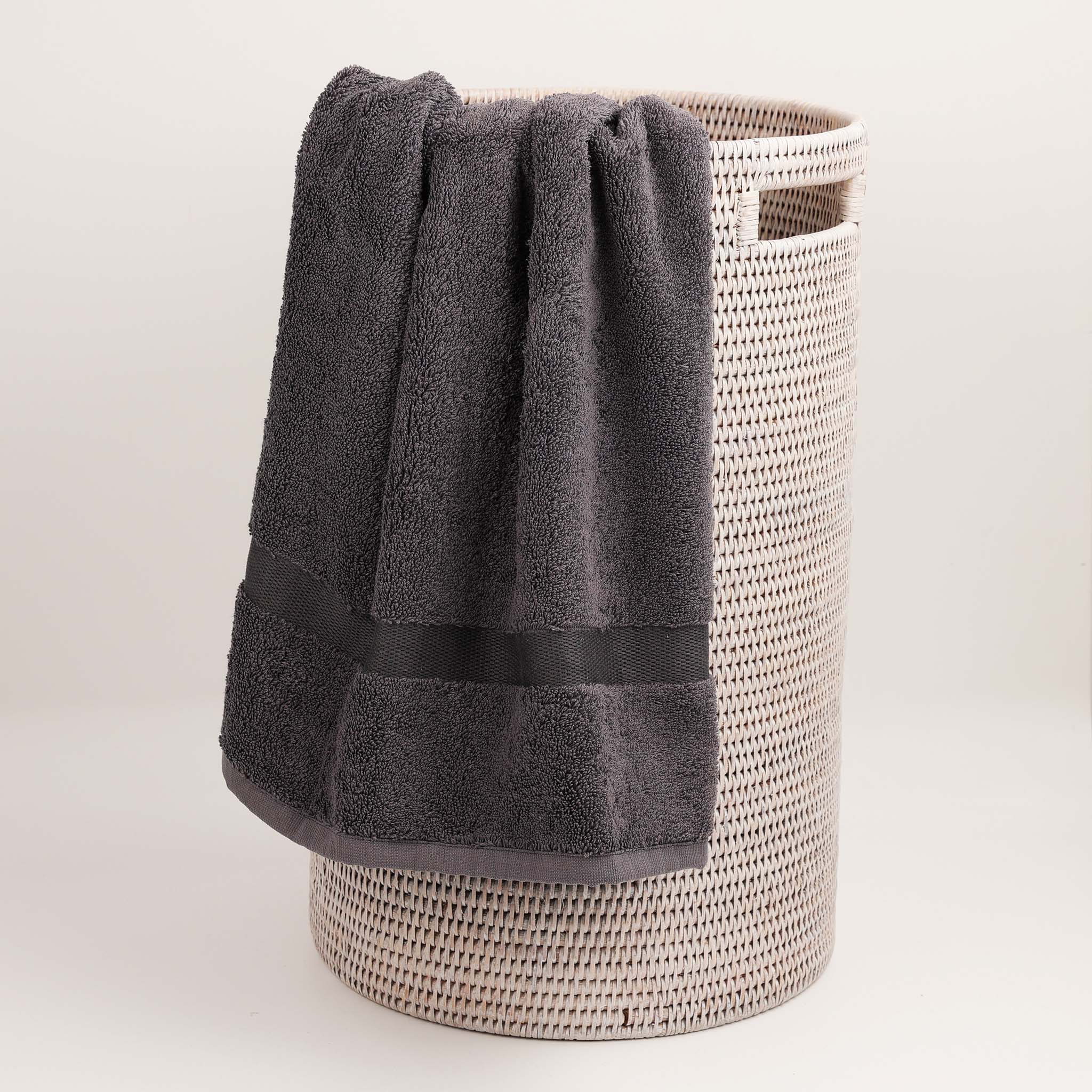 Luxuriöses Badetuch 95x180 cm in schwerer Frottierqualität – perfekte Größe für Sauna oder Strand - hergestellt von Rhomtuft