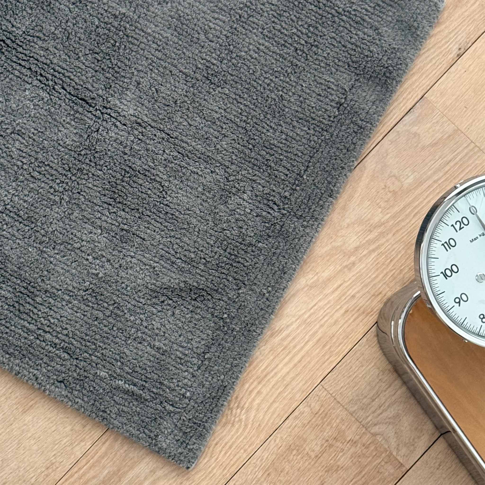 Flauschiger Badteppich Pur-angenehm an den Füßen-Handwerksqualität von Rhomtuft–Farbton Stone-getuftet aus reiner Baumwolle-für tägliche Entspannung im Bad