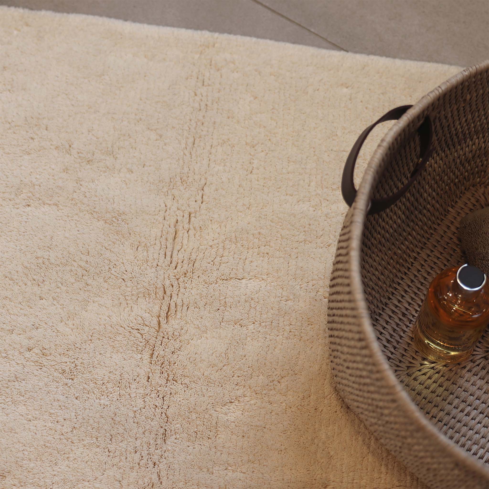 Naturfarbener Badvorleger mit Korb-Rhomtuft Serie Pur-angenehm weich-beidseitig verwendbar-langlebige Qualität