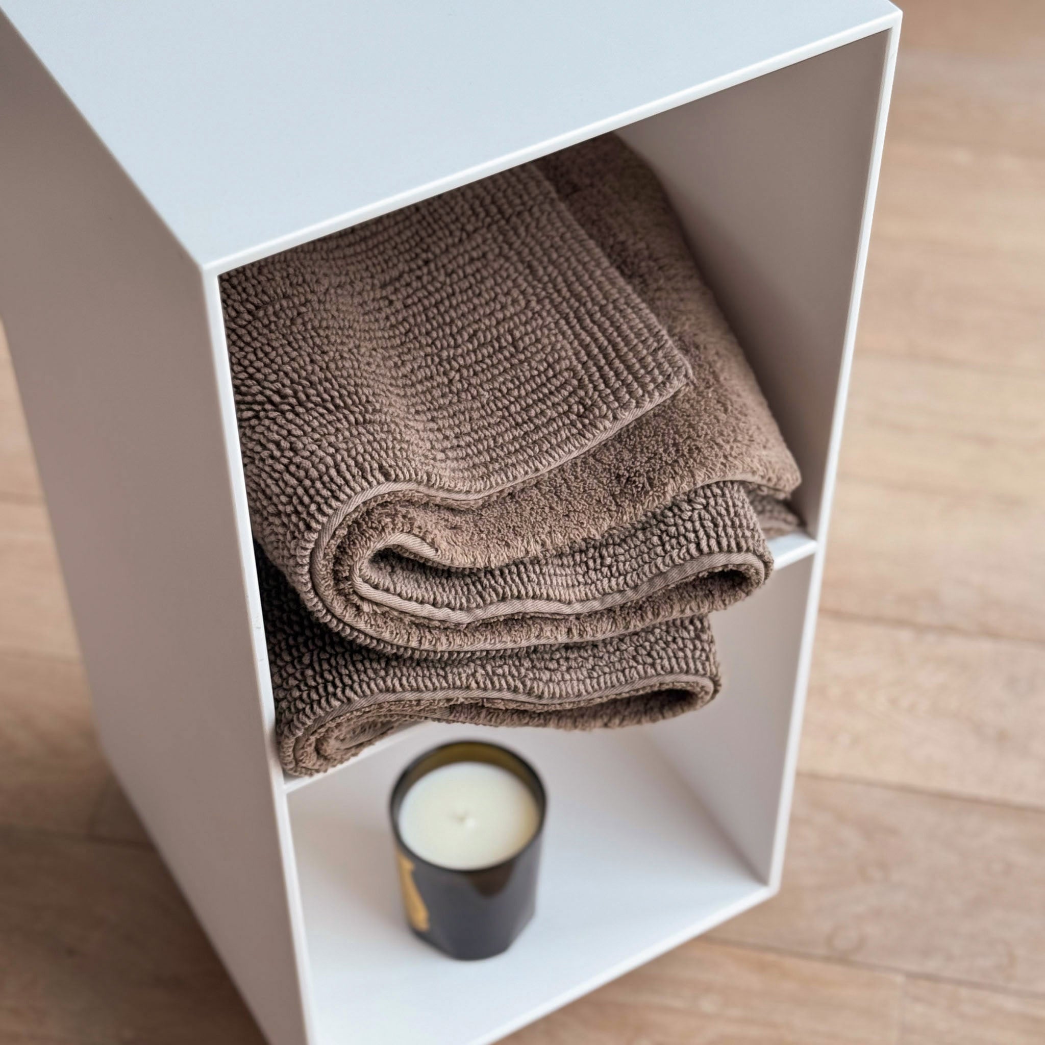 Flauschiger Badteppich-angenehm an den Füßen-Handwerksqualität von Rhomtuft–Farbton Taupe-getuftet aus reiner Baumwolle-Wohlfühlgefühl im Bad