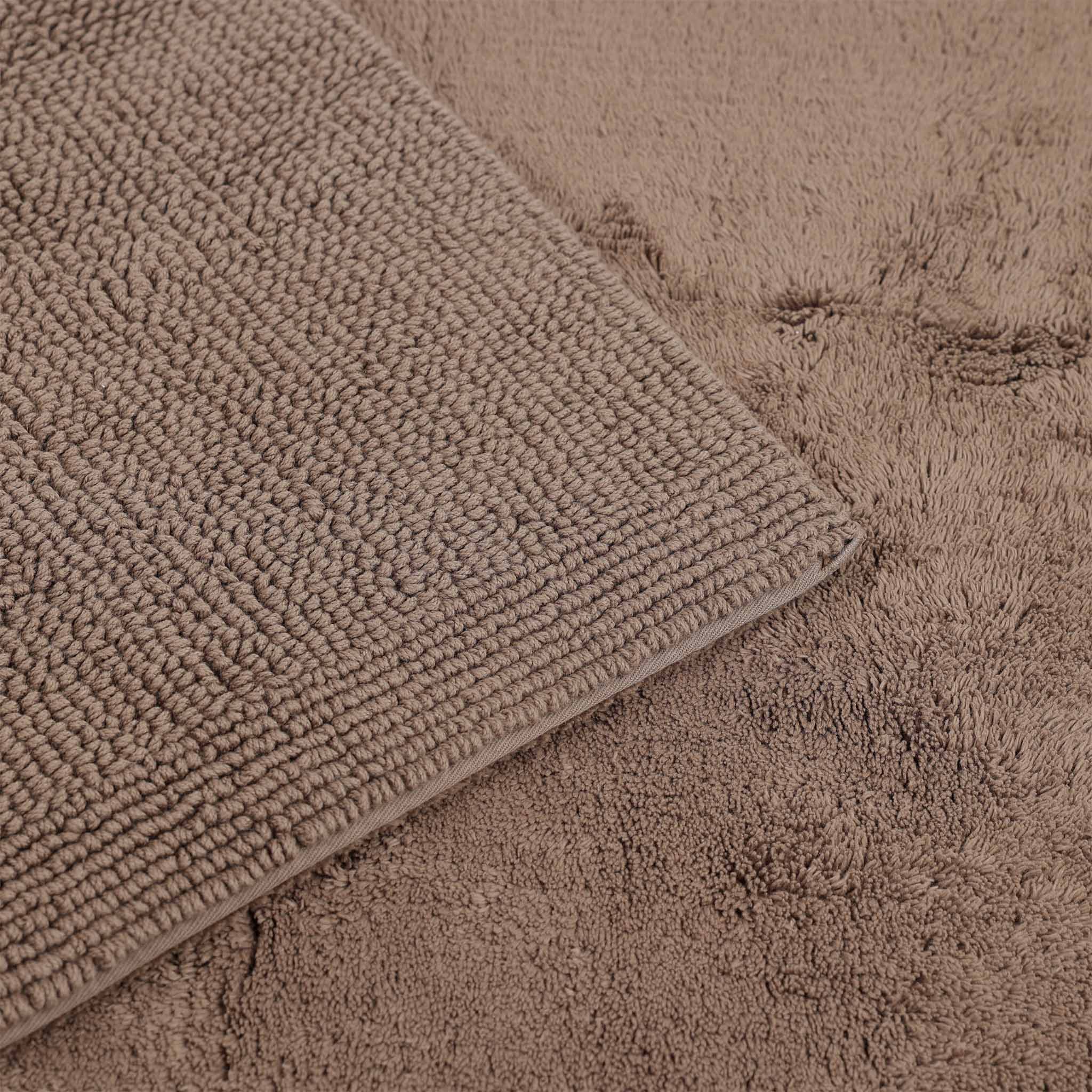 Schöner taupefarbener Badvorleger-Rhomtuft Serie Pur-angenehm weich-beidseitig verwendbar-langlebige Qualität-angenehm an den Füßen