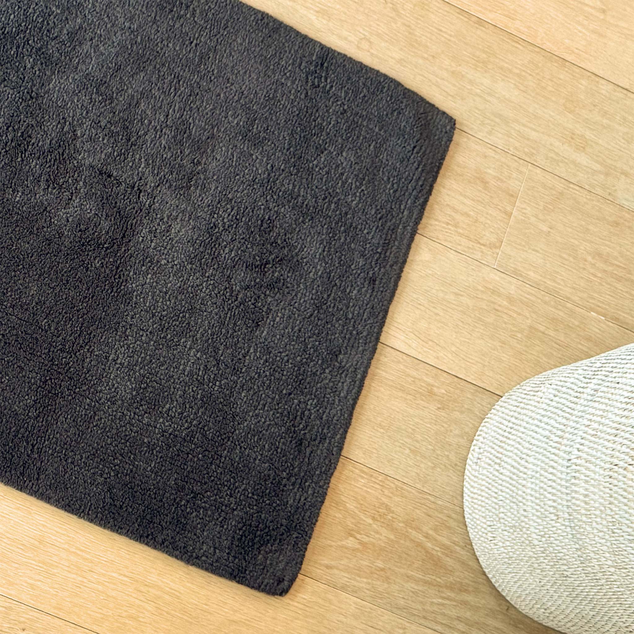 Klassischer Wendeteppich fürs Bad–Pur von Rhomtuft–Farbe Zinn-beidseitig nutzbar–angenehmes Barfußgefühl–aus reiner Baumwolle