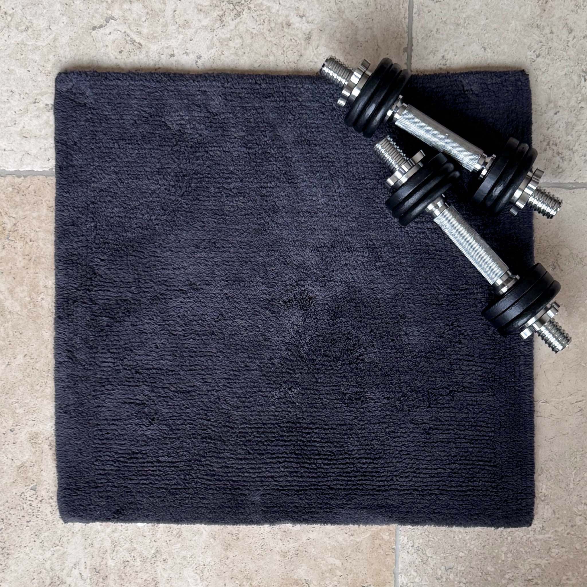 Rhomtuft Pur Badteppich in Szene gesetzt–Farbton Zinn–strukturierte Oberfläche–zweiseitig verwendbar–hochwertig verarbeitet