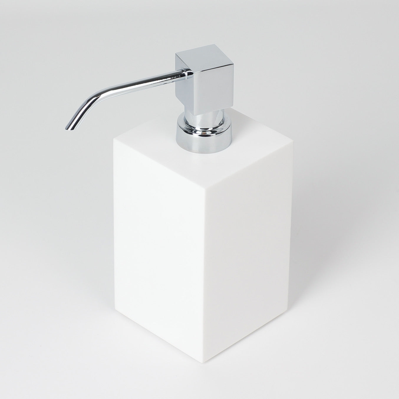 Eleganter Seifenspender aus Corian in mattem Weiß, minimalistisches Design für jeden Tag, stilvolle Aufbewahrung mit 300 ml Volumen für Ihre Lieblingsseife