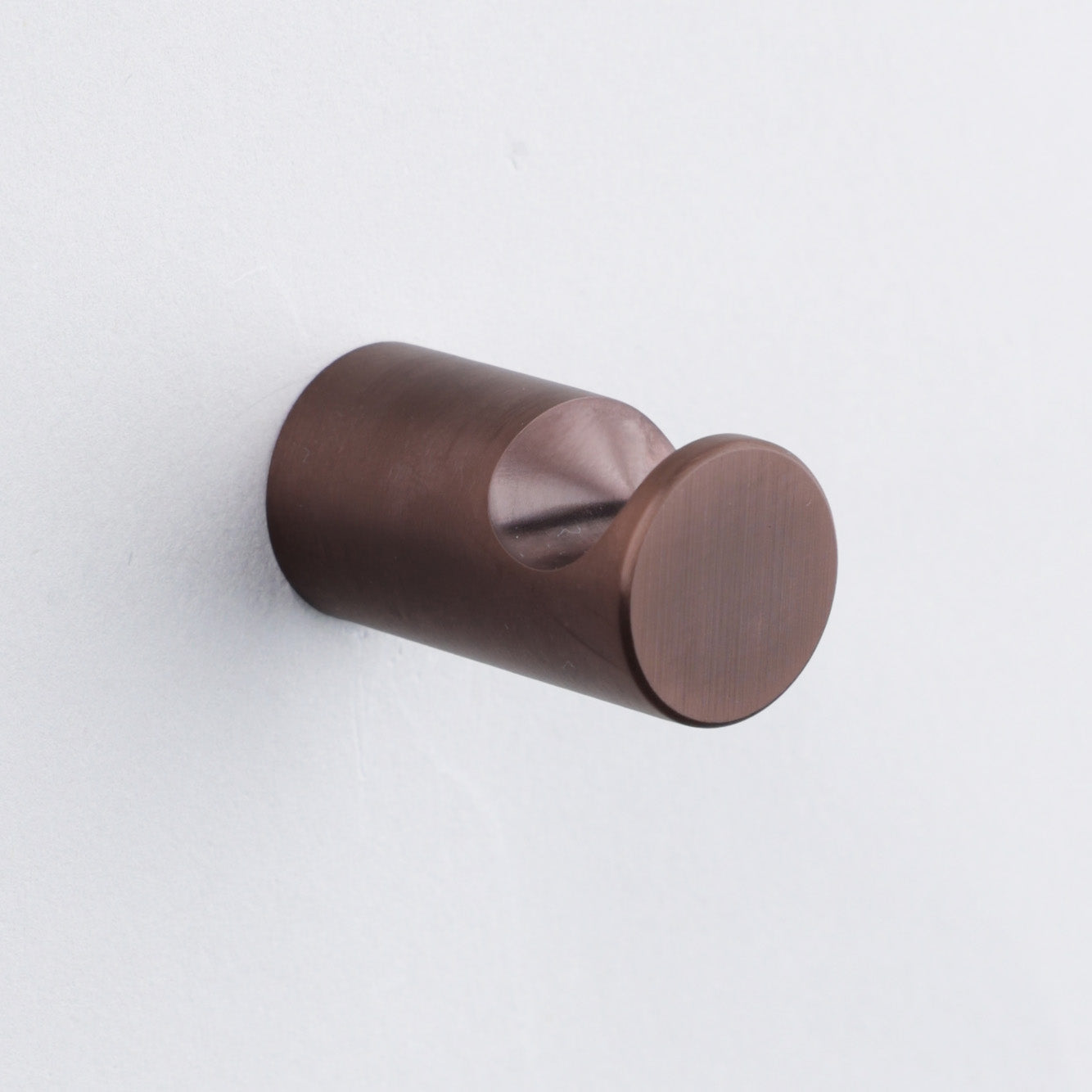 Kupferfarbener Handtuchhaken mit gebürsteter Oberfläche – edles Vola Badaccessoire T17-64