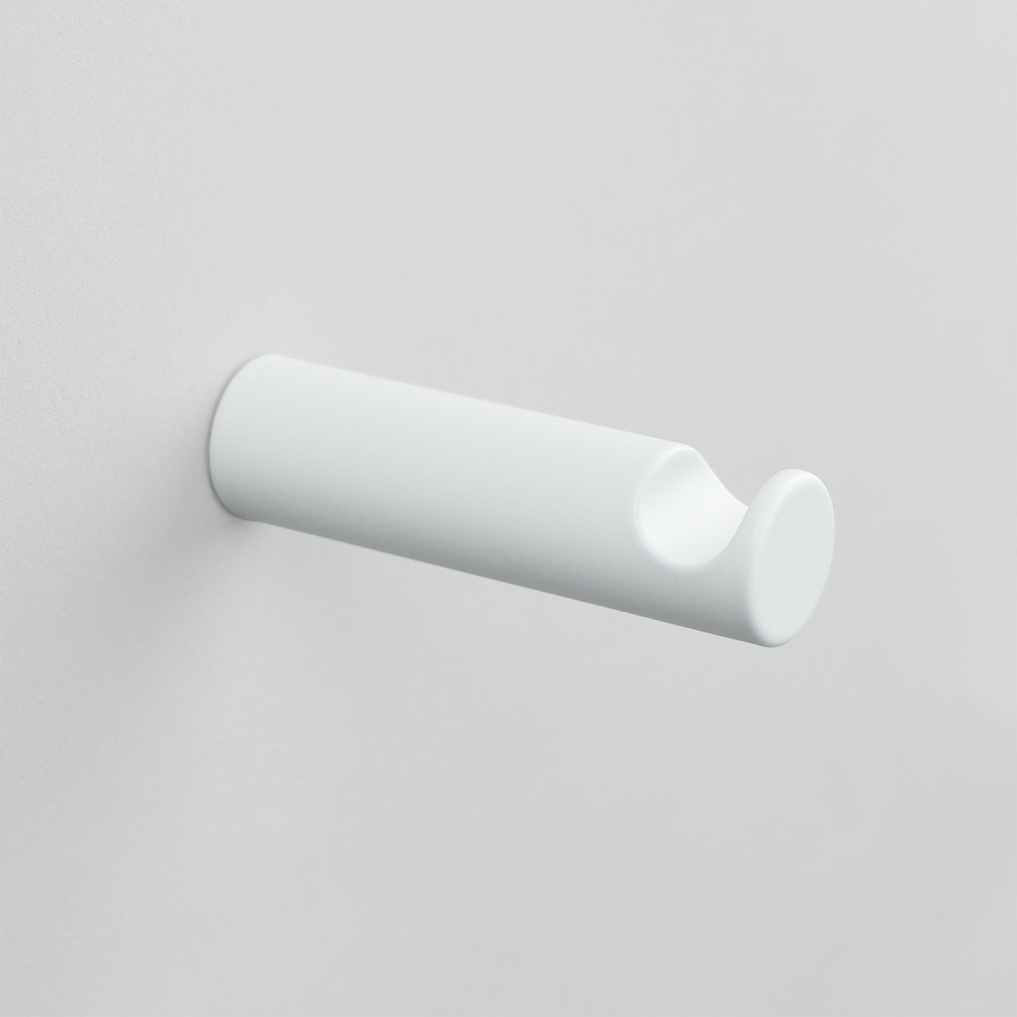 Puristischer Vola Handtuchhaken in Weiß matt – ideal für moderne Bäder, Artikelnummer T18-28