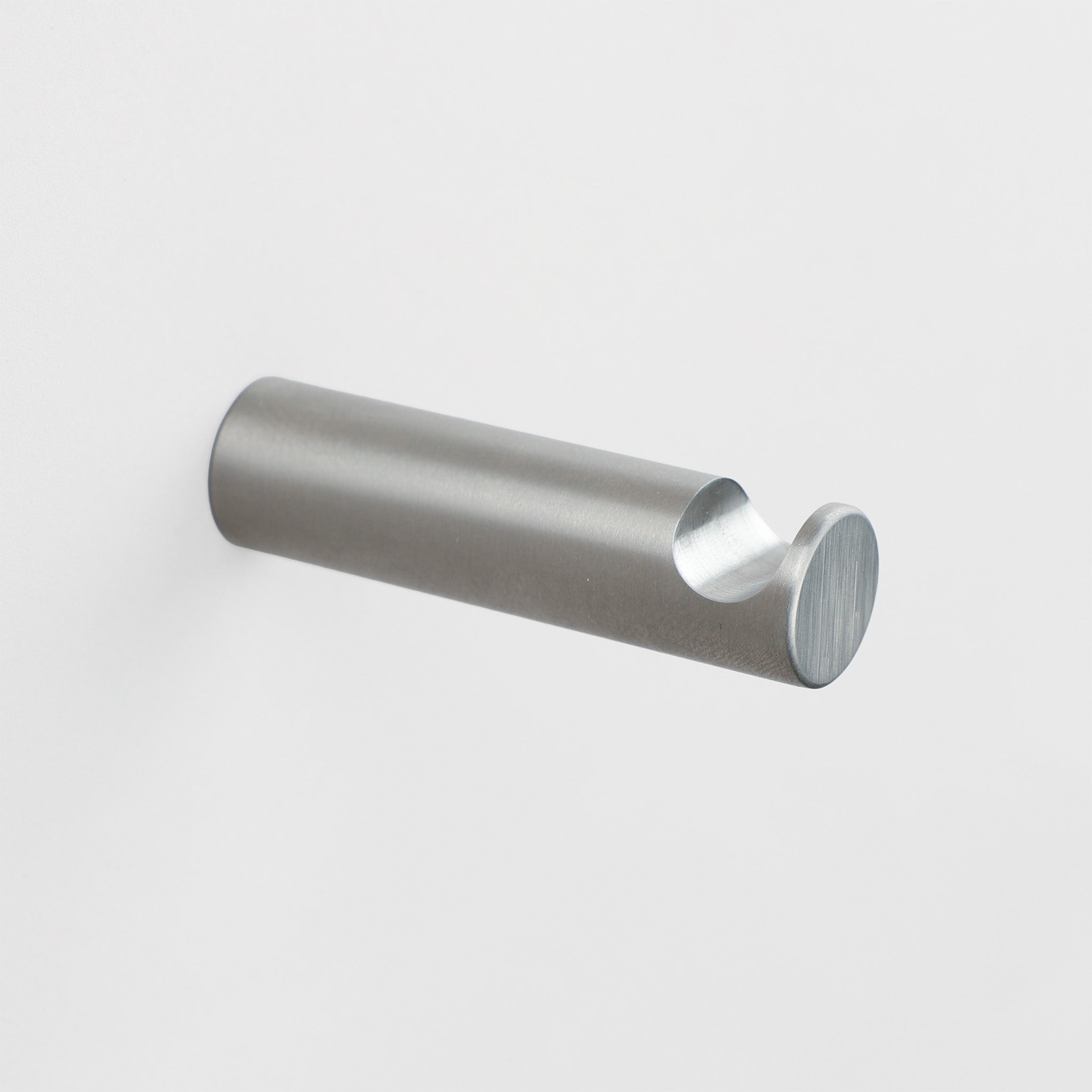 Gebürsteter Edelstahlhaken von Vola – eleganter Wandhaken für Handtücher, Artikelnummer T18-40