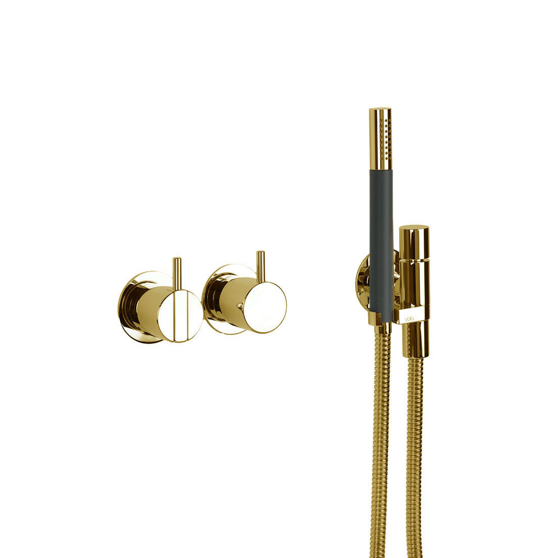 Vola Badewannen-Set in Messing natur mit fein gearbeiteter Handbrause und präziser Temperatursteuerung; entwickelt mit der Zeit eine elegante Patina.