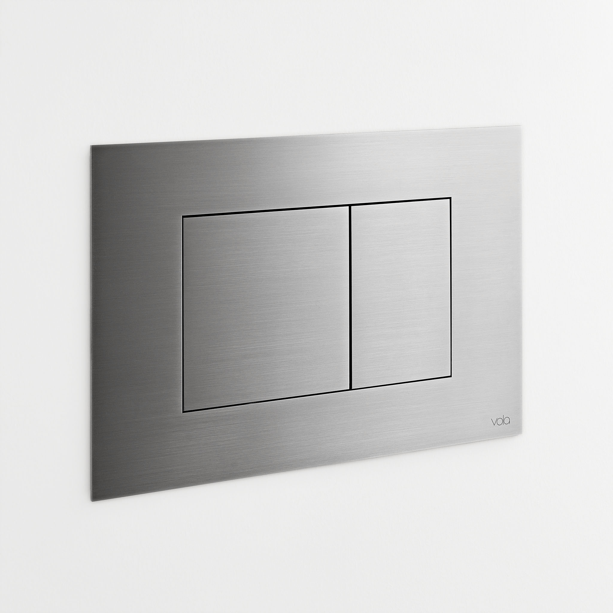 Hochwertige WC-Drückerplatte A85 aus gebürstetem Edelstahl – langlebige, handgefertigte Spülbetätigung im typischen Vola Design.