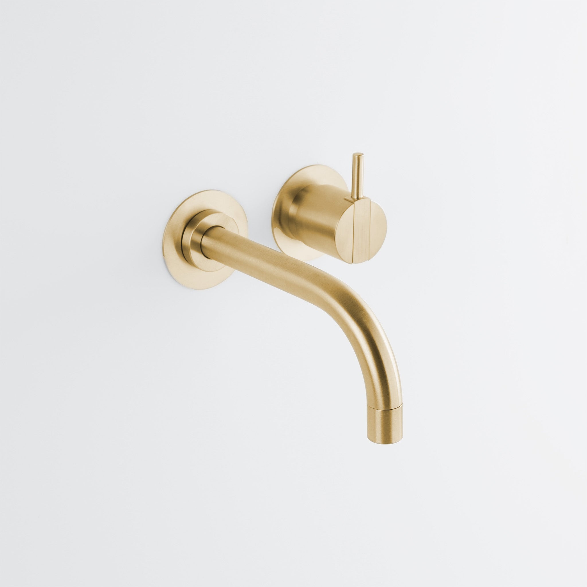 Vola Armatur 111X gold gebuerstet mit Griff rechts, exklusive Designarmatur fuer hochwertige Luxusbaeder.