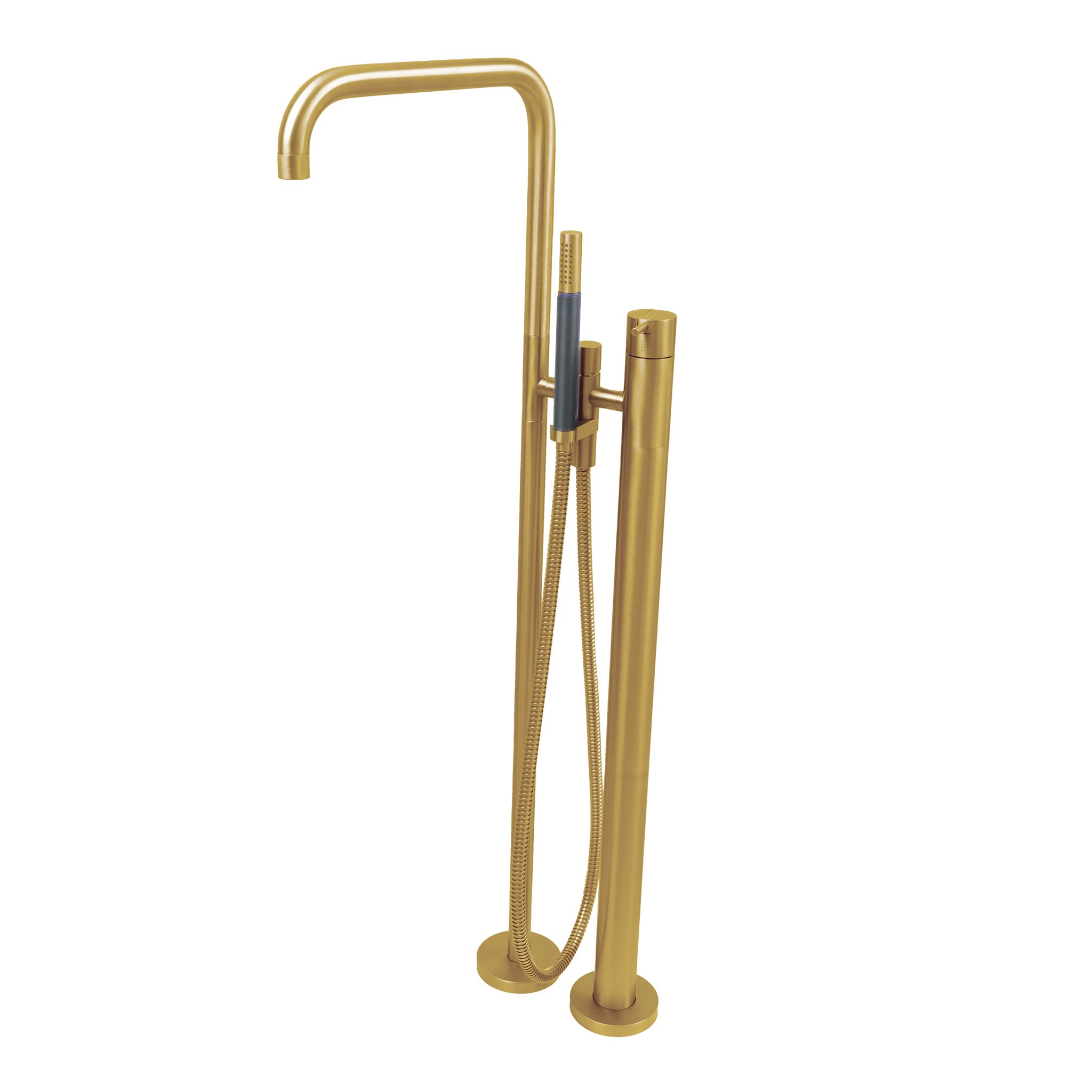 Elegante freistehende Vola Armatur FS1 in gebürstetem Gold, ausgestattet mit Auslauf und Handbrause.