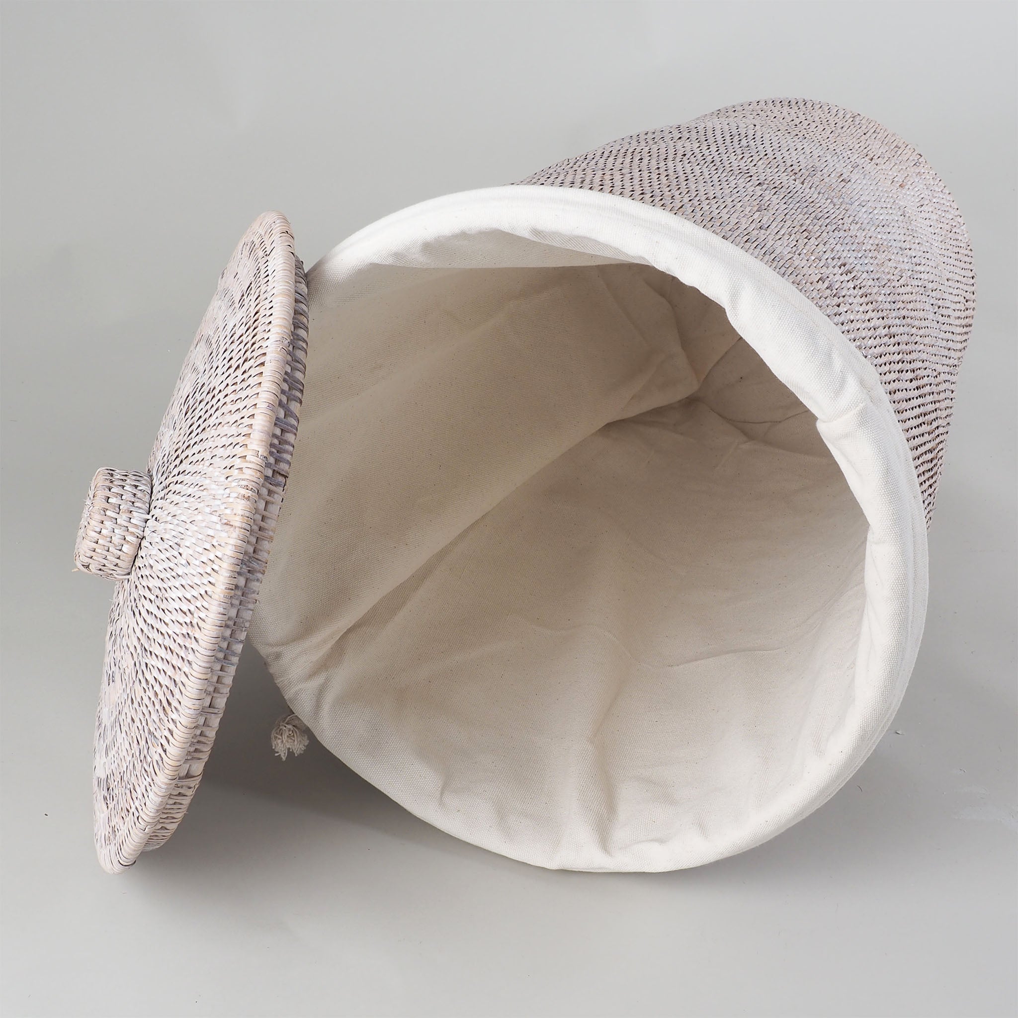 Heller Wäschebehälter aus Rattan mit Deckel, stilvolle Aufbewahrung für Wäsche und Textilien, Decor Walther Basket, dasfeinebad