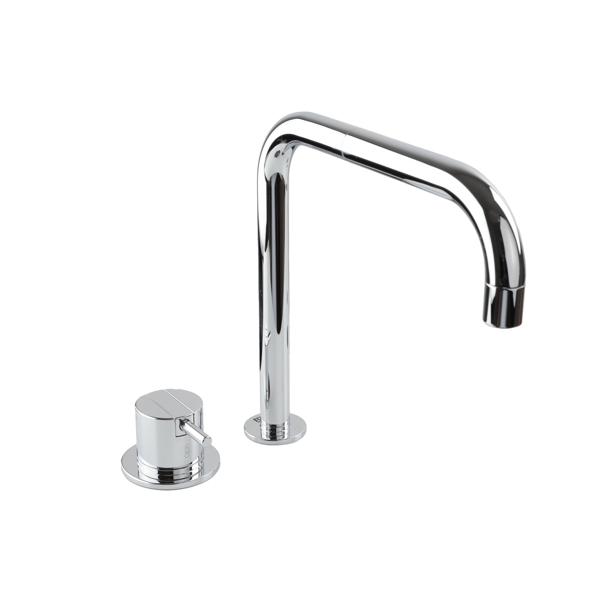 Vola Armatur 590 in Chrom, ikonische Waschtisch und Kuechenarmatur mit separatem Mischer und Auslauf im skandinavischen Design.