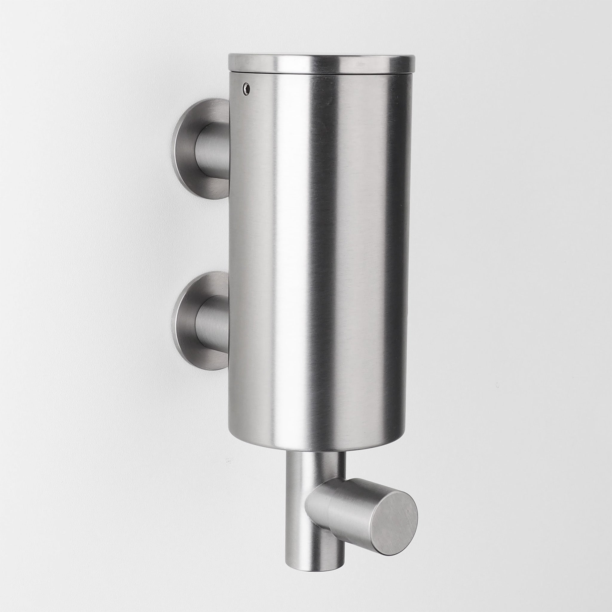 Vola Wandseifenspender T10JR Schwarz gebürstet – edles Badaccessoire mit skandinavischem Purismus.