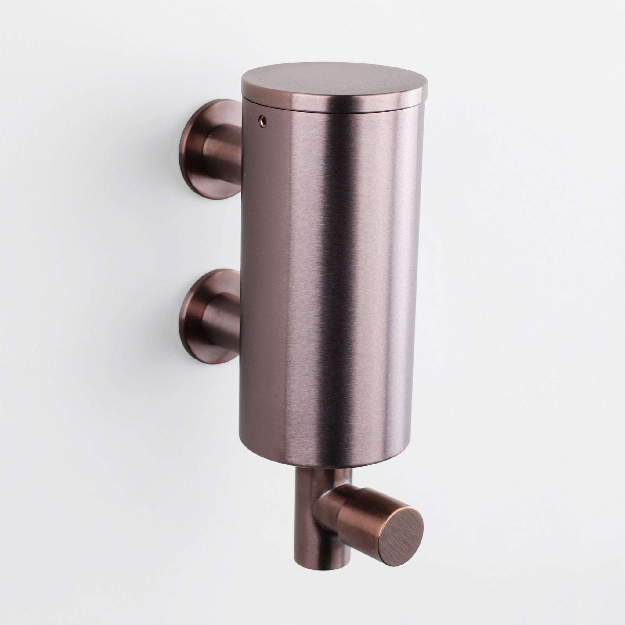 Vola Seifenspender T10JR Kupfer gebürstet – luxuriöser Wandspender für Bad und Gäste-WC.