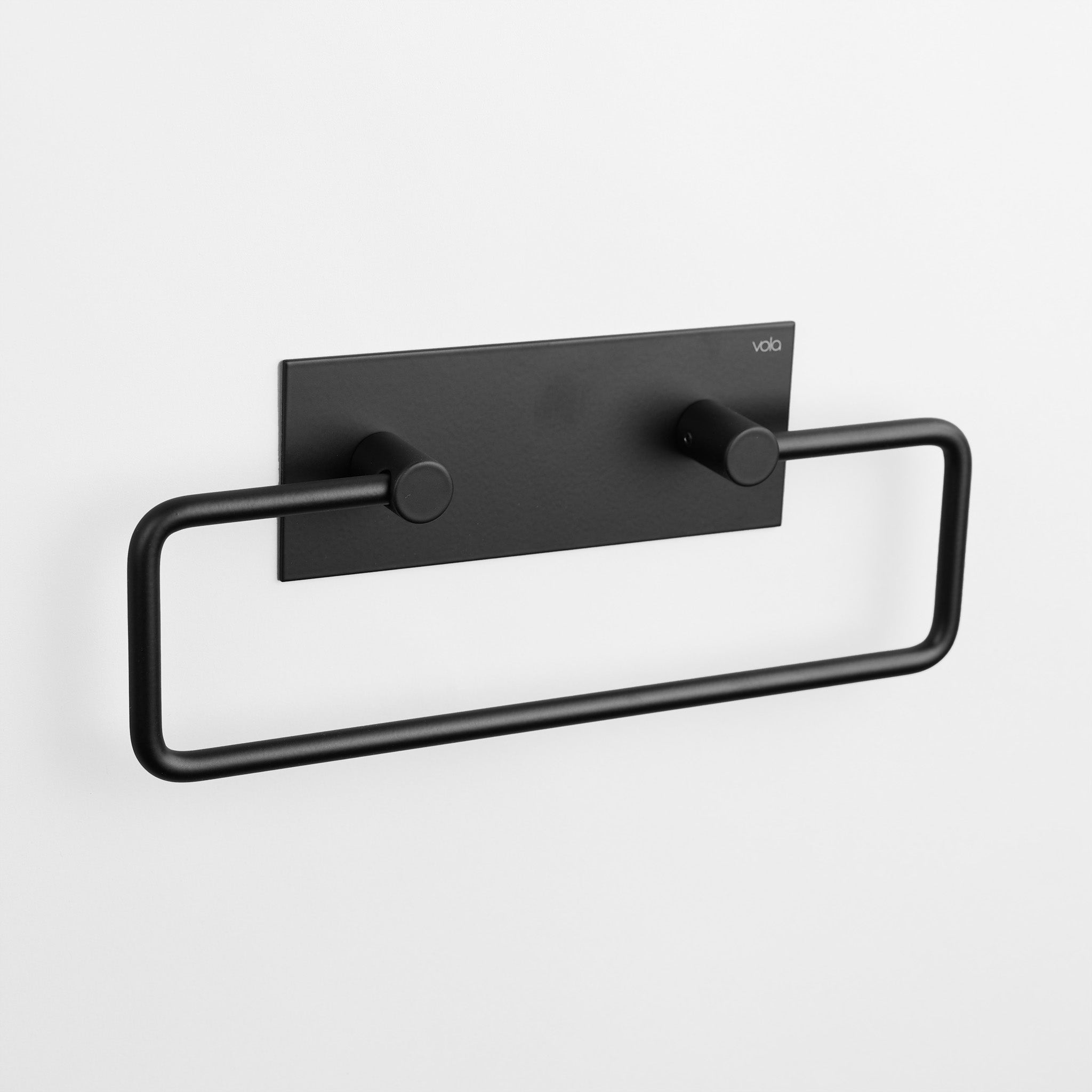 Moderner schwarzer Handtuchhalter T15 von Vola, minimalistischer Wandhandtuchbügel für Bad und Gäste-WC.