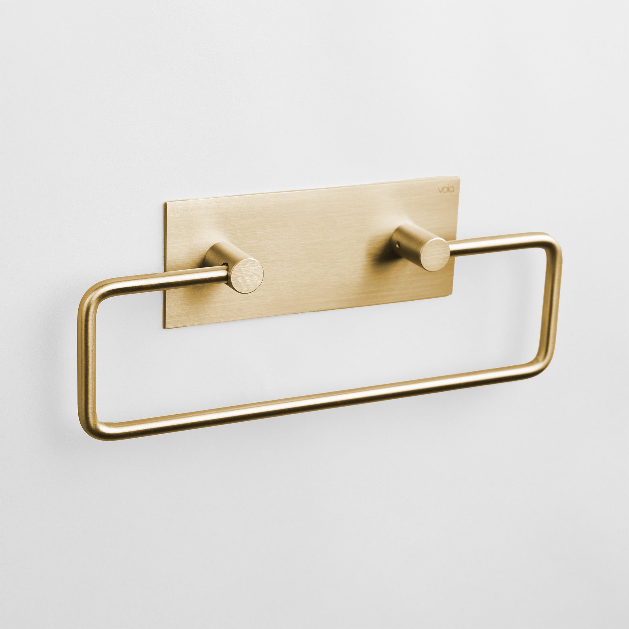 Eleganter Vola T15 Handtuchbügel in gebürstetem Gold, stilvoller Wandhalter für Badetücher.