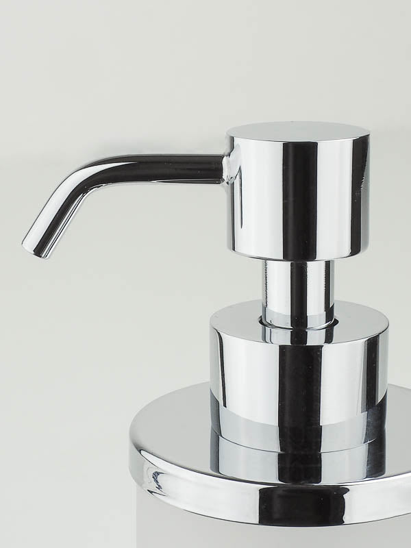 Metallpumpenkopf verchromt.