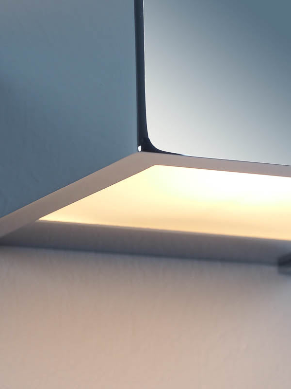 Decor Walther Box 10 Wandleuchte Spiegel in Chrom, eine exklusive Wahl für Spiegelbeleuchtung im Bad – erhältlich bei dasfeinebad, für ein luxuriöses Badezimmerambiente.