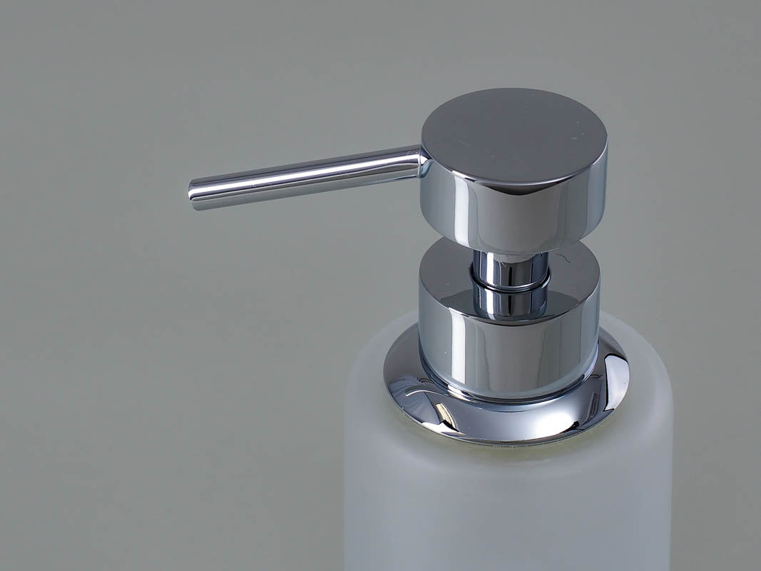 Metallpumpenkörper in verchromt.