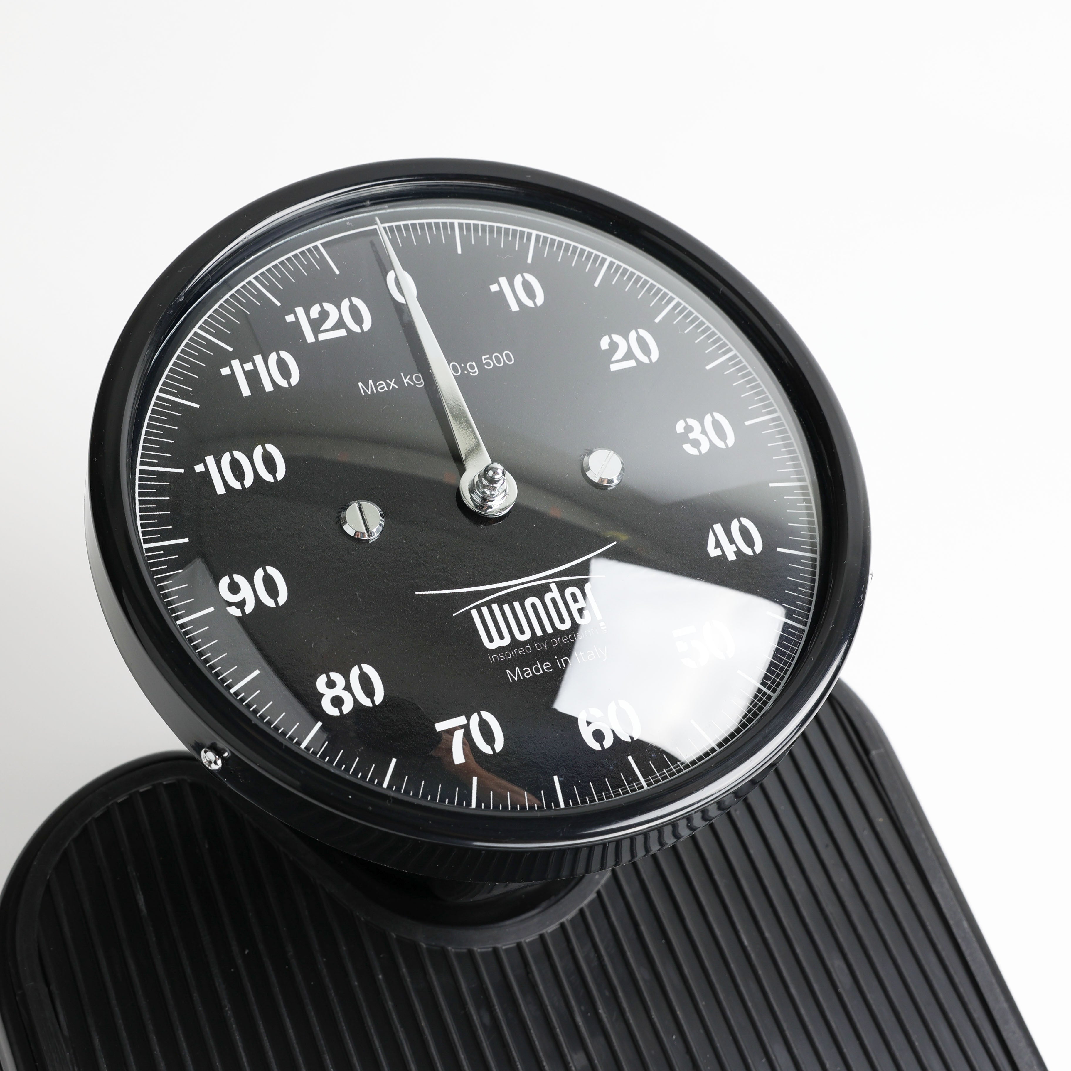 Analoge Waage mit Zifferblatt