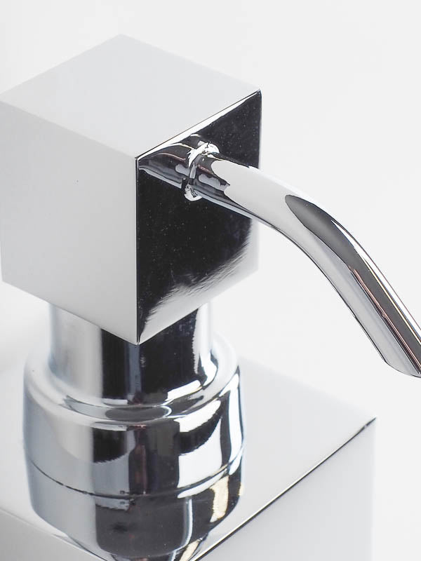 Auch im Detail ein schönes Bad Accessoires der Seifenspender v. Decor Walther.....