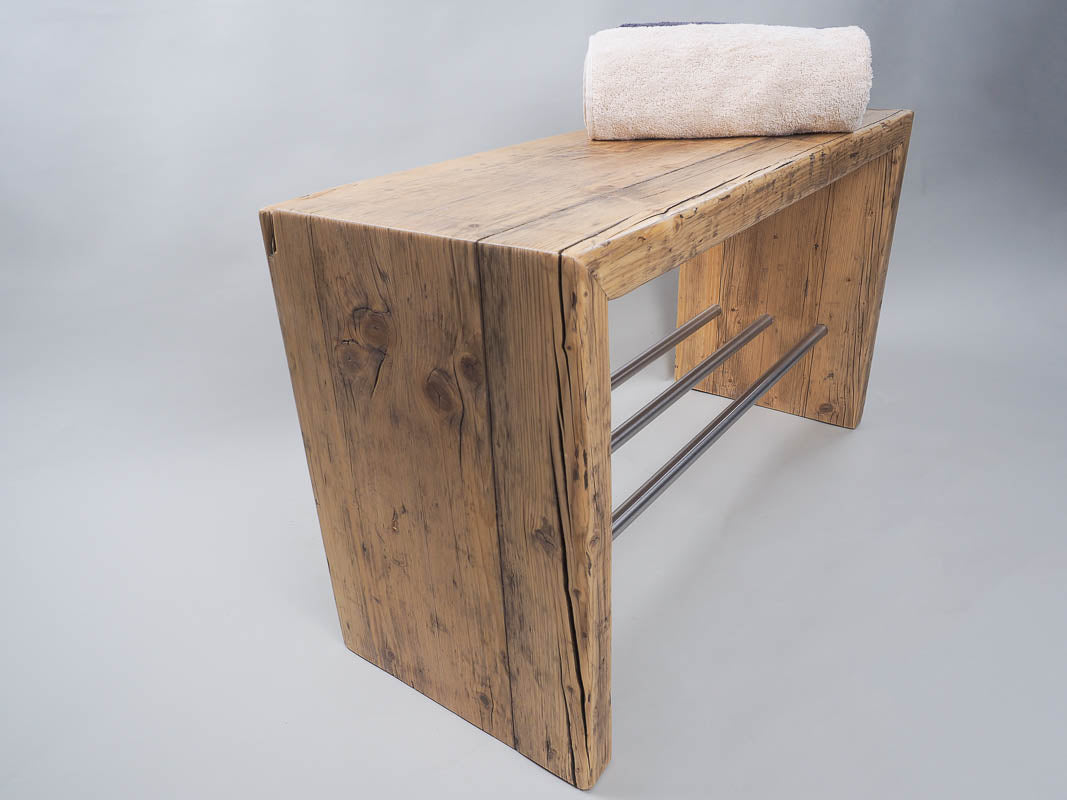 Sitzbank aus massiver Bohle
