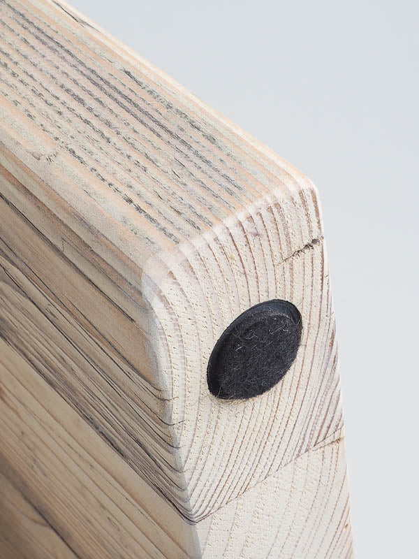 Mit Bodenschoner für empfindliche Oberflächen.