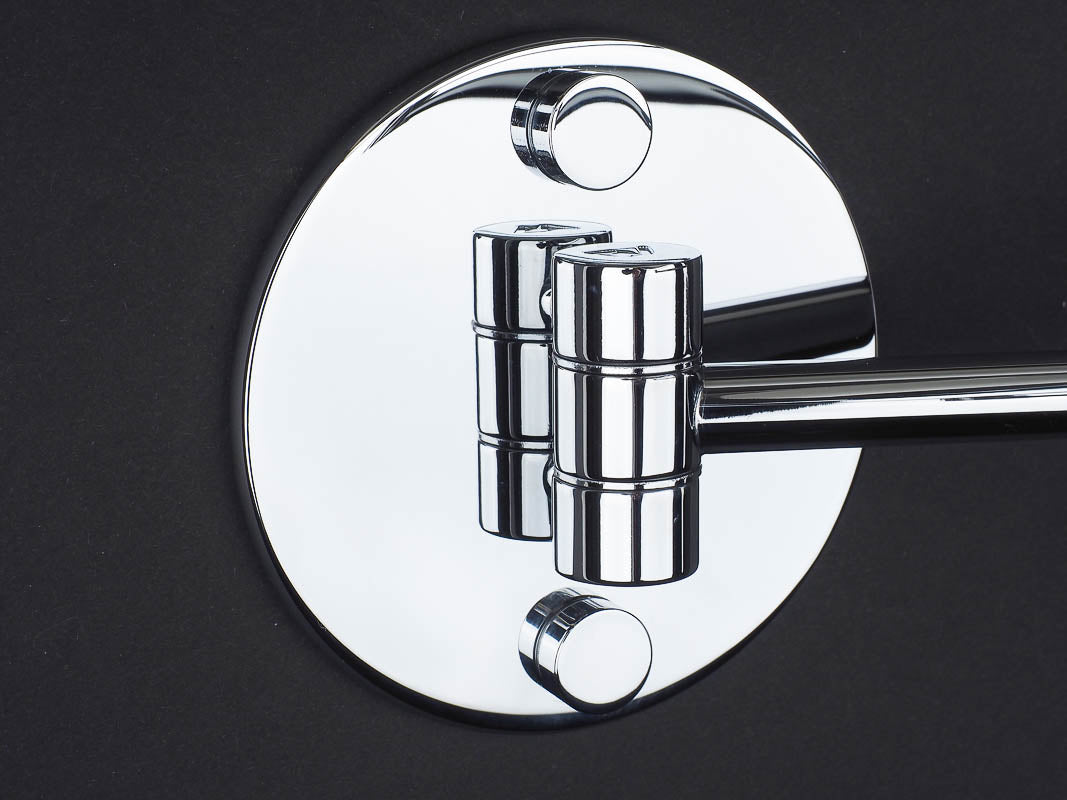 Großer Wandhalter für solide Befestigung.