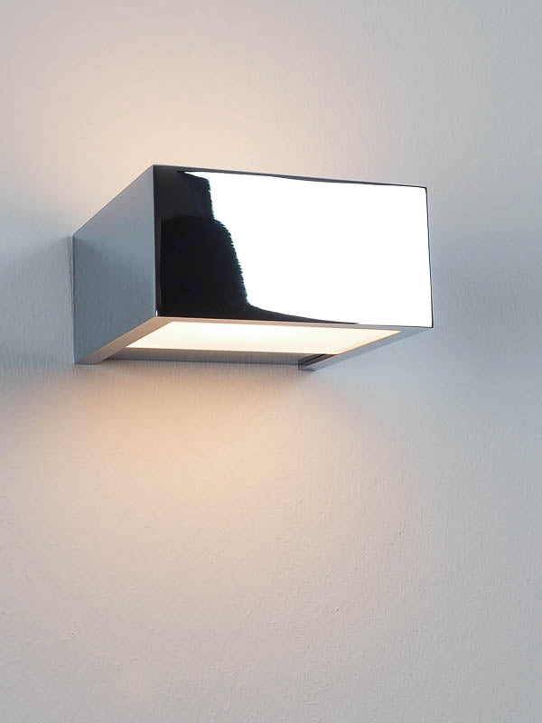 Design Leuchten in Chrom für Badspiegel, Decor Walther Box 10, bei dasfeinebad kaufen – optimale Beleuchtung für Badspiegel mit LED Lampe für Bad.