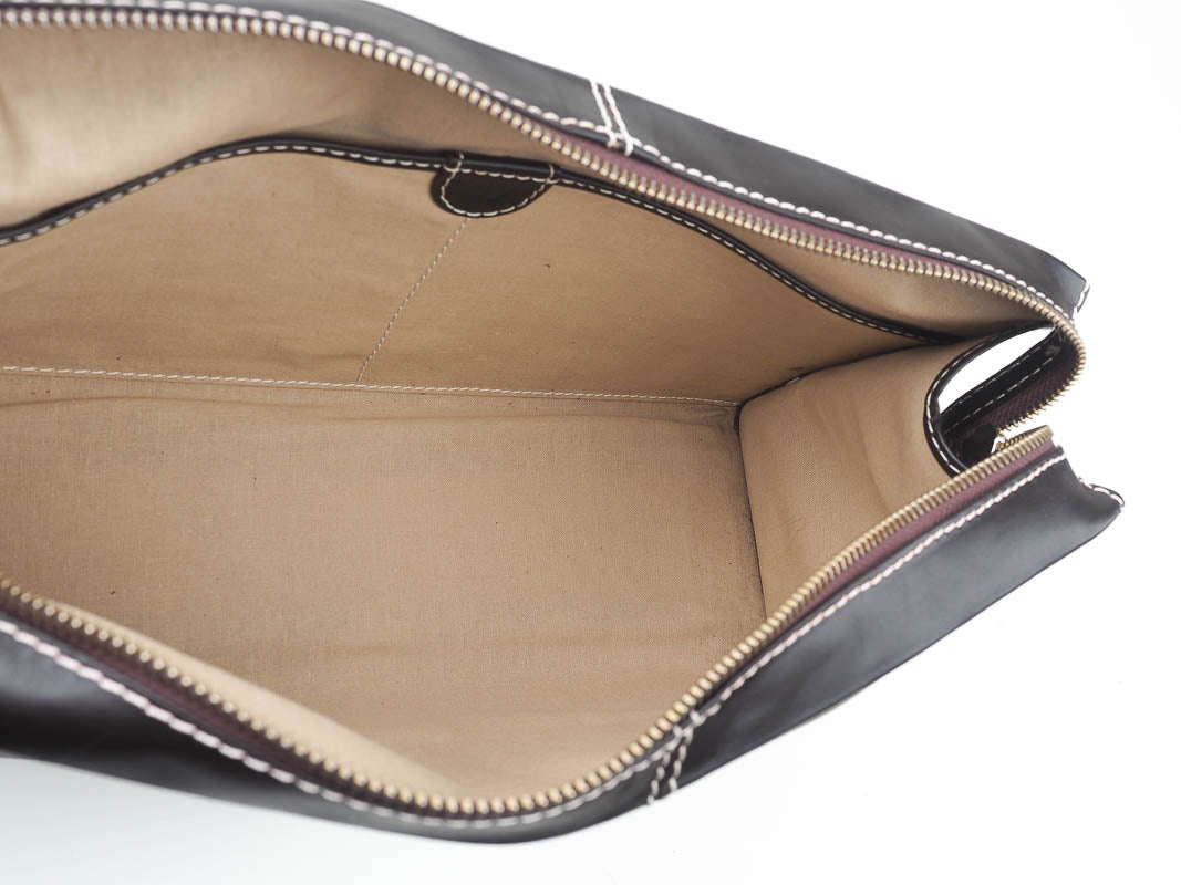 Stoffinnenfütter mit zwei Taschen .Von Windisch natürlich immer Top Qualität zu erschwinglichen Preisen....