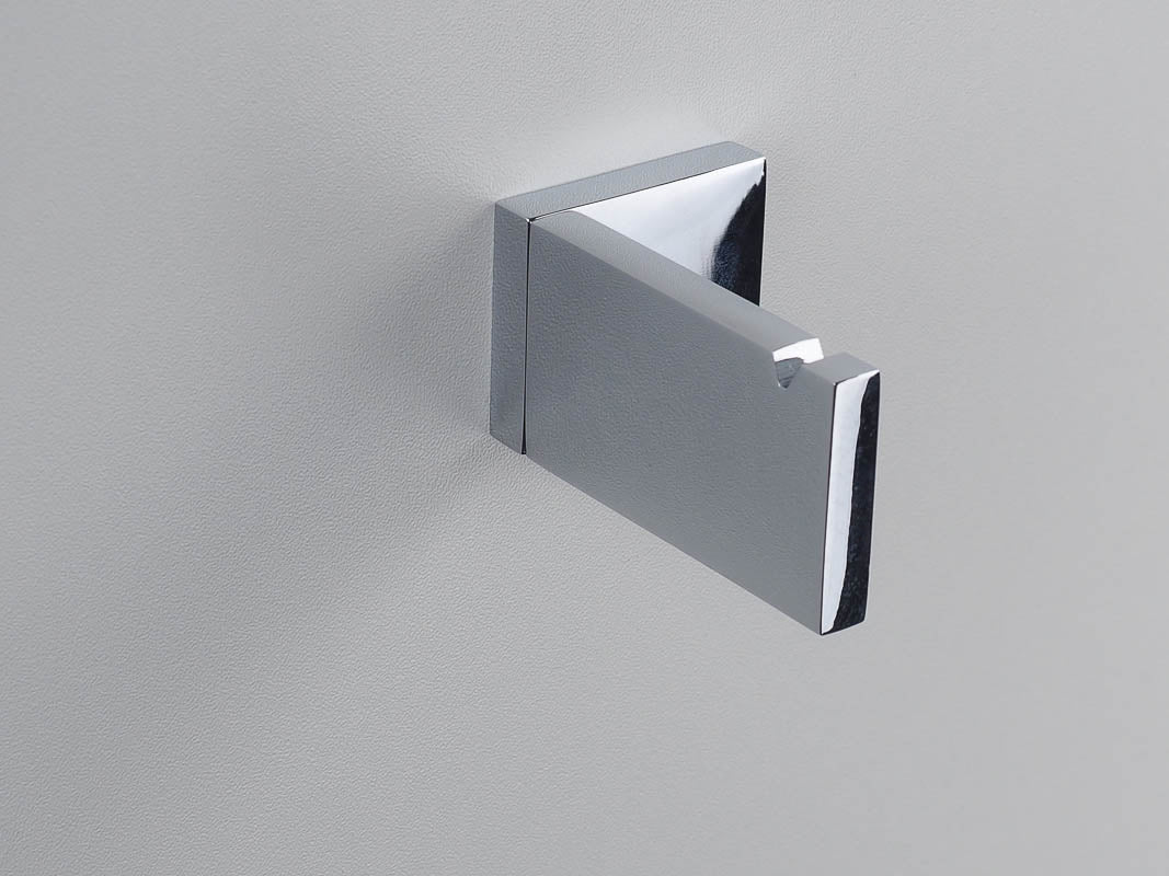 Moderner edler Haken aus der DEEP Serie in Messing verchromt.