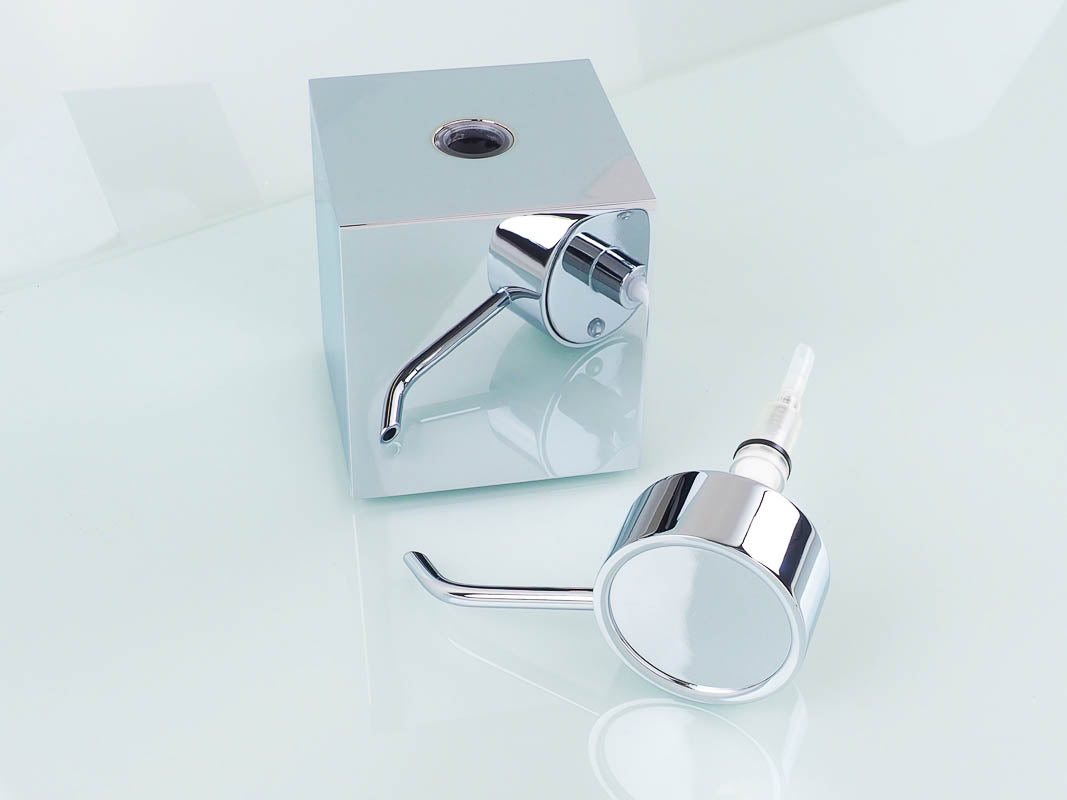 Mit Metallpumpenkopf.